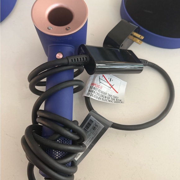 Dyson Hair Dryer limited edition set in vinca blue/rose - Picture 4 of 10